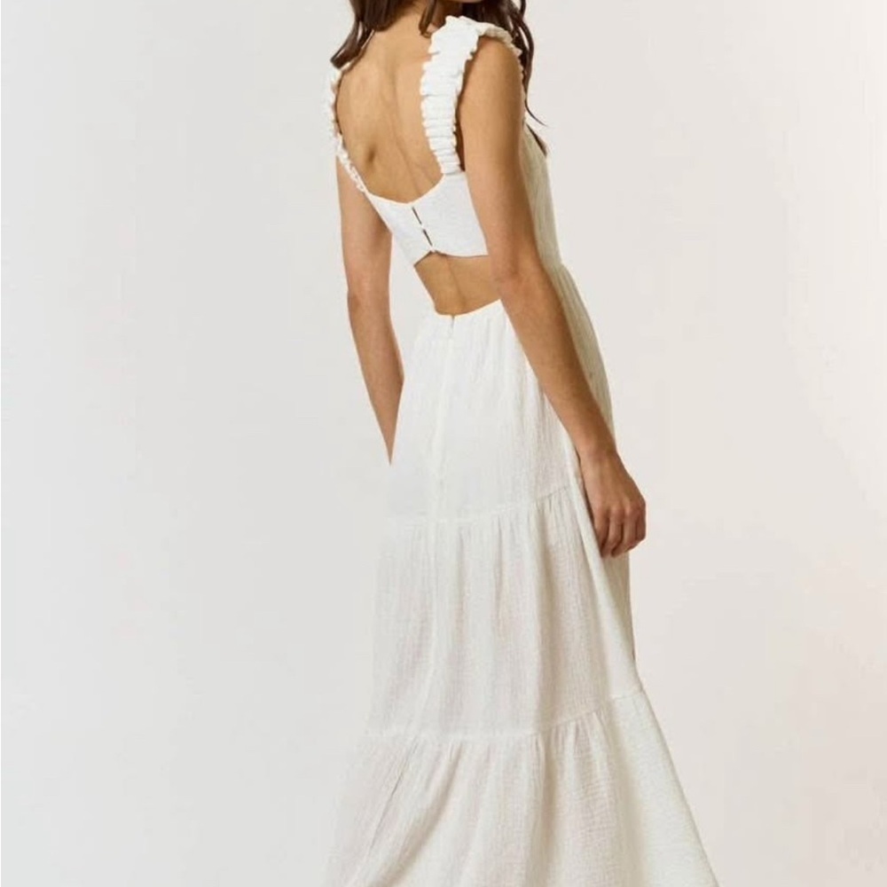 New without tags Chic White Ruffled Maxi Dress by La Lavon. Size M - Picture 2 of 3
